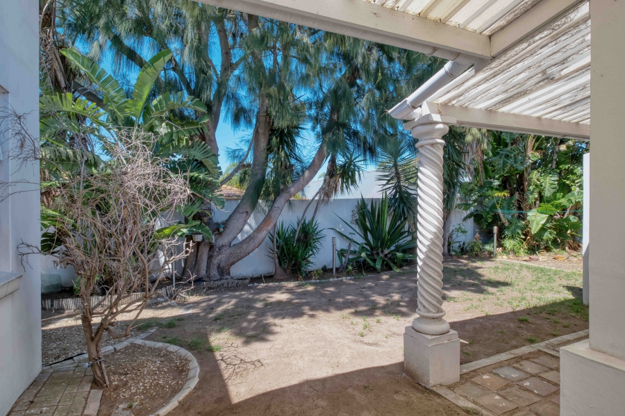 6 Bedroom Property for Sale in Summerstrand Eastern Cape